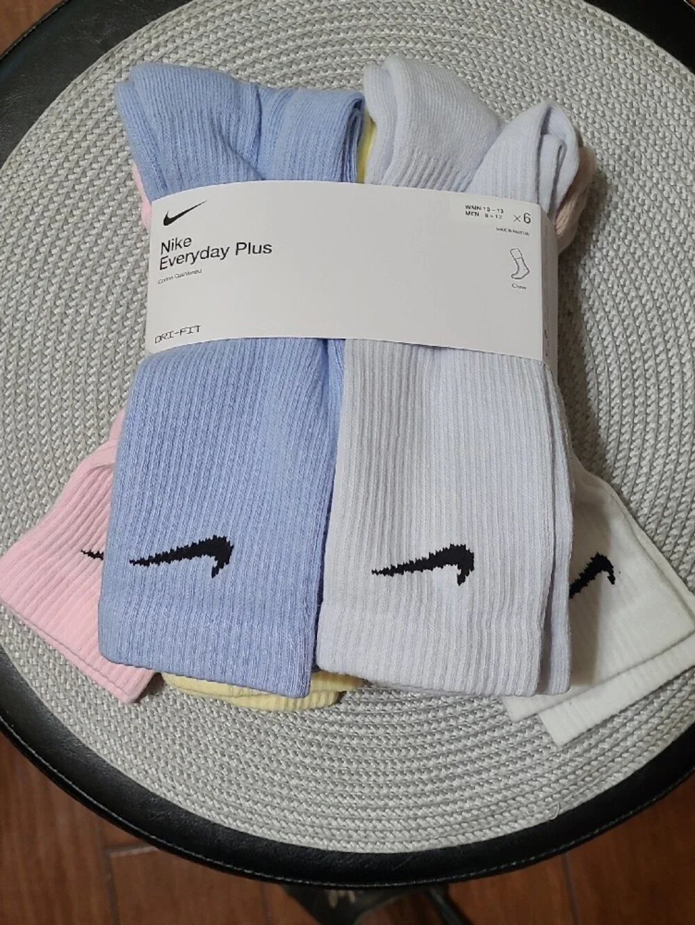 Nike Unisex Crew Athletic Socks - Picture 2 of 6